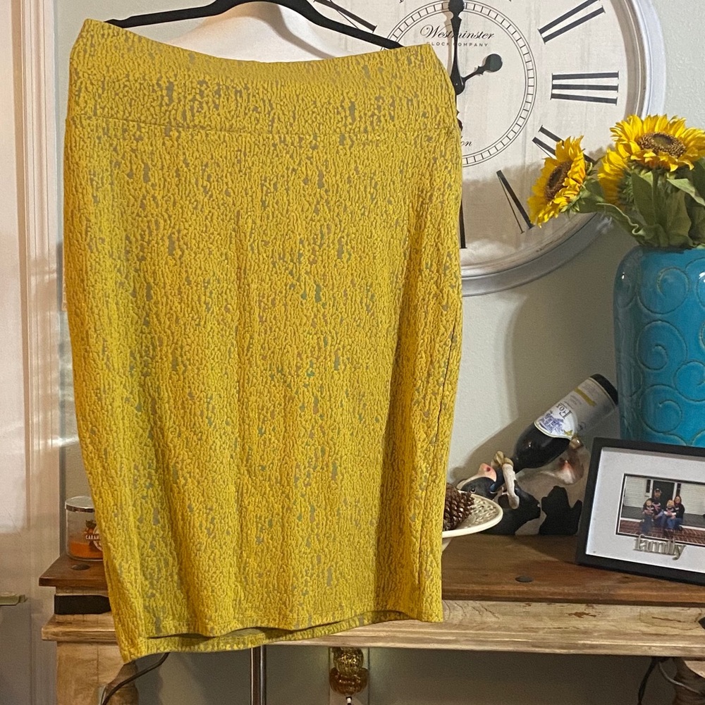 Mustard yellow LULAROE Cassie skirt!